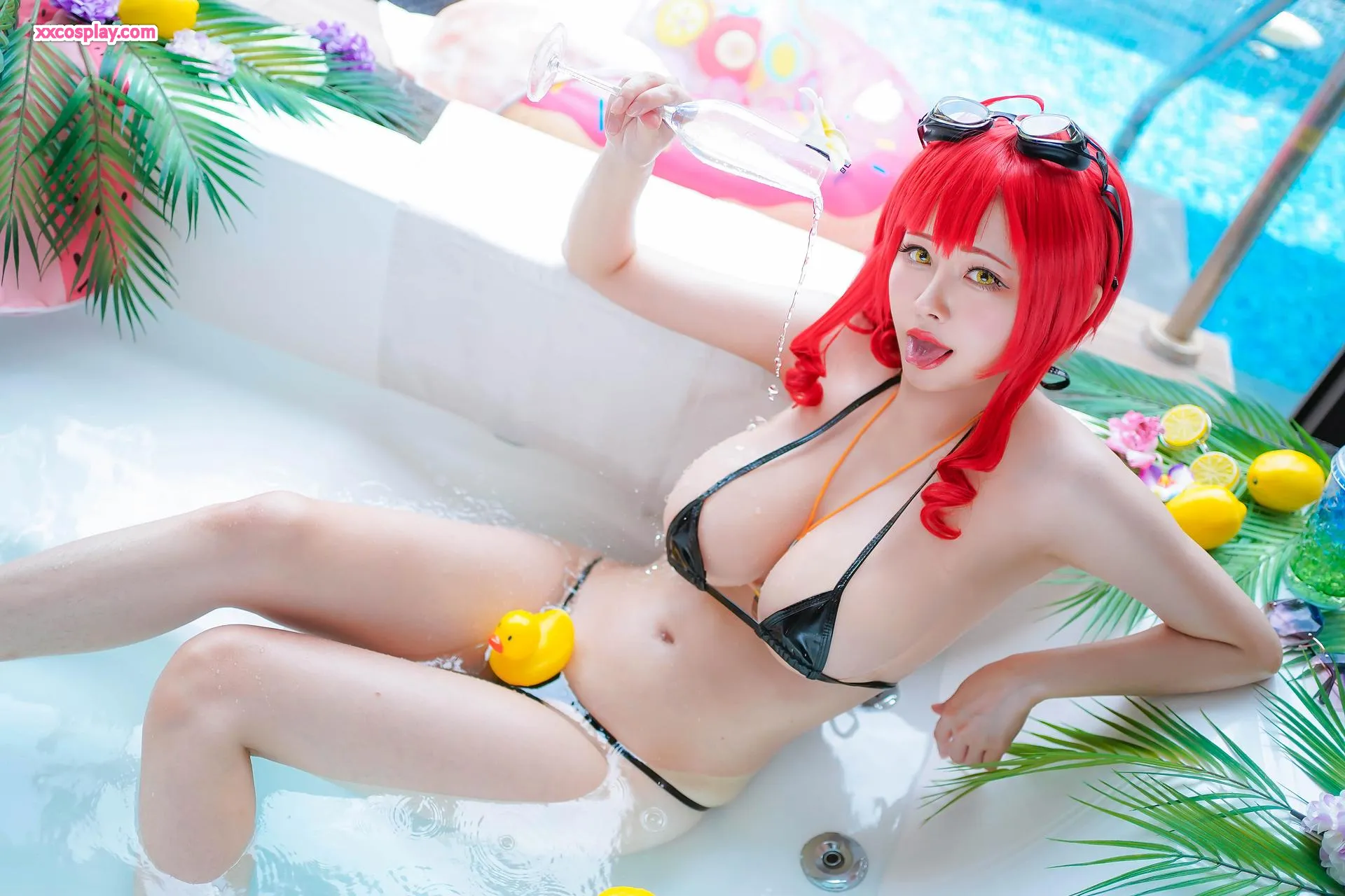 Arty亚缇 ในบท Zara: บิกินี่สุดเซ็กซี่ริมสระว่ายน้ำ